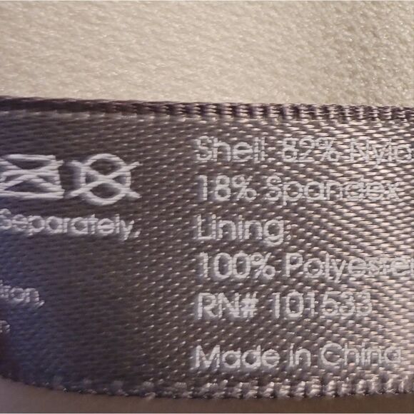 "Daisy Fuentes " Woman's bikini top Size: 6 peach/ pink/blue/white design NWT - Picture 6 of 7